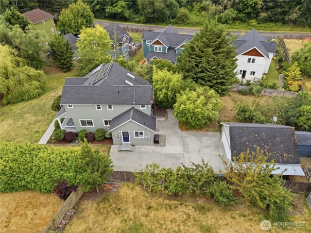 Property photo for 2484 Soundview Drive Ne, Bainbridge Island photo 4