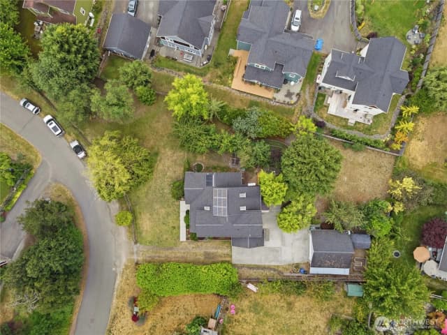 Property photo for 2484 Soundview Drive Ne, Bainbridge Island photo 3