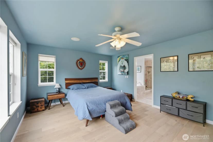 Property photo for 2484 Soundview Drive Ne, Bainbridge Island photo 22