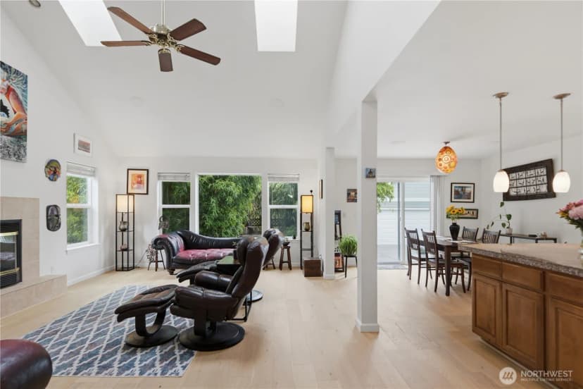 Property photo for 2484 Soundview Drive Ne, Bainbridge Island photo 9