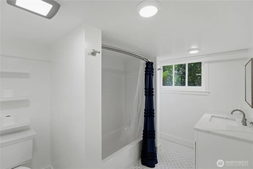 Property photo for 2412 2nd Avenue W, Seattle photo 24
