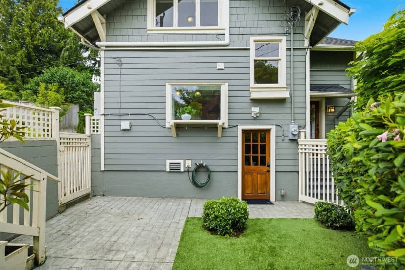 Property photo for 2412 2nd Avenue W, Seattle photo 30