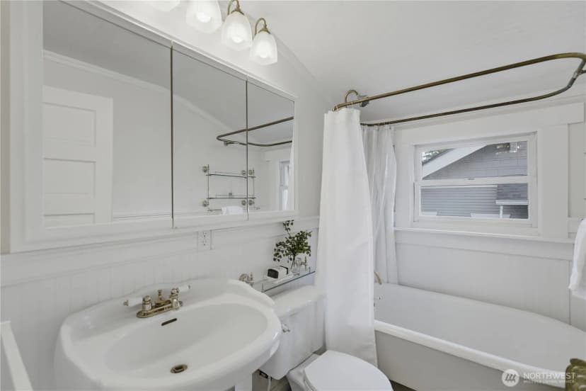 Property photo for 2412 2nd Avenue W, Seattle photo 15
