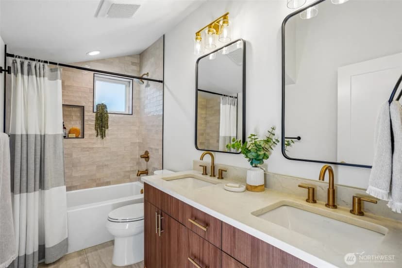 Property photo for 6505 44th Avenue Ne, Seattle photo 21