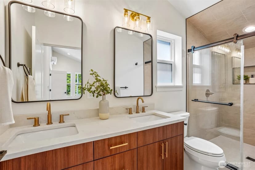 Property photo for 6505 44th Avenue Ne, Seattle photo 25