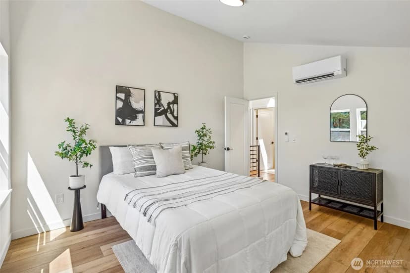 Property photo for 6505 44th Avenue Ne, Seattle photo 17