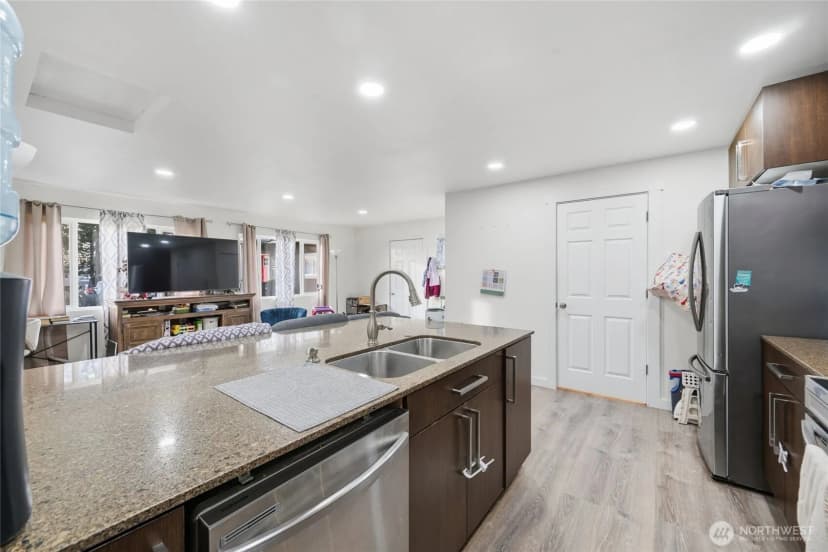 Property photo for 2124 Woburn Street, Bellingham photo 32