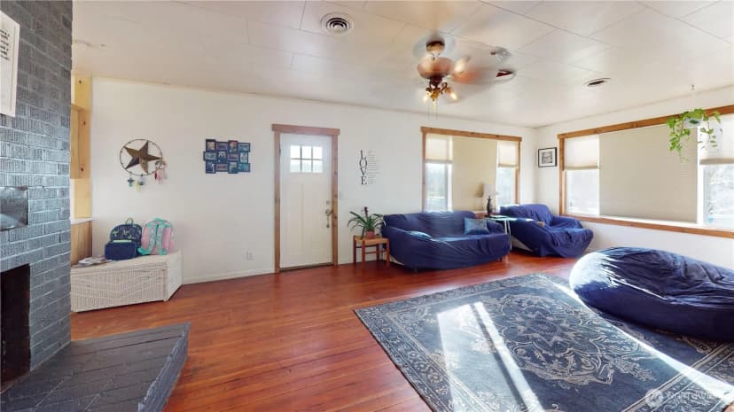 Property photo for 2124 Woburn Street, Bellingham photo 11
