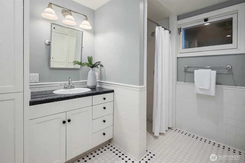 Property photo for 3715 47th Place Ne, Seattle photo 31