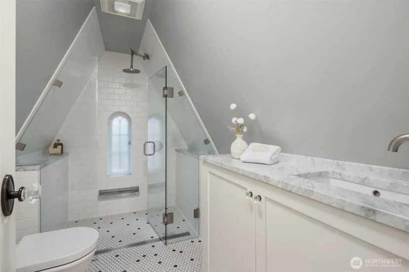 Property photo for 3715 47th Place Ne, Seattle photo 29