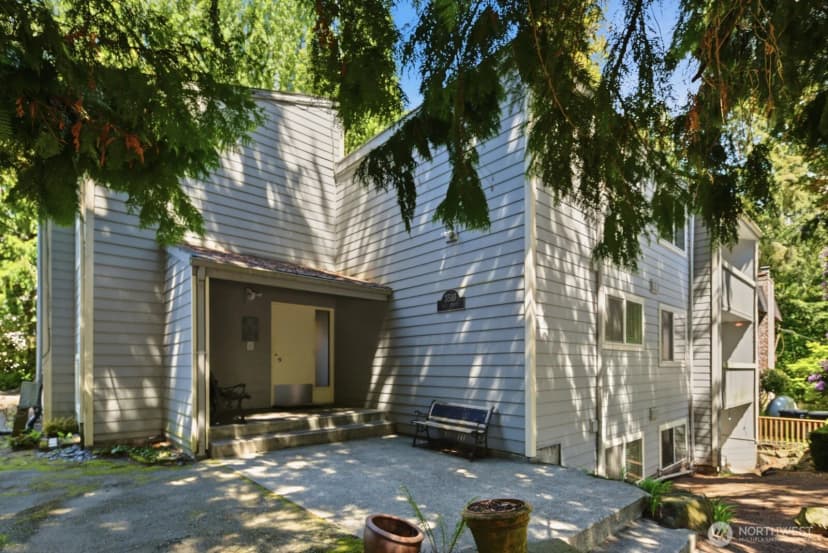 Property photo for 3510 W Elmore Street, Seattle photo 2