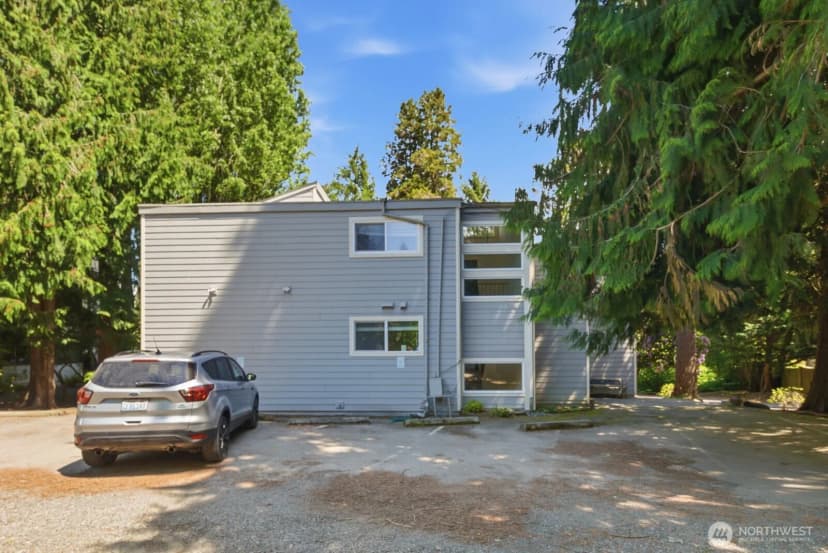 Property photo for 3510 W Elmore Street, Seattle photo 8