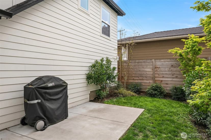 Property photo for 8913 8th Avenue Ne, Seattle photo 27