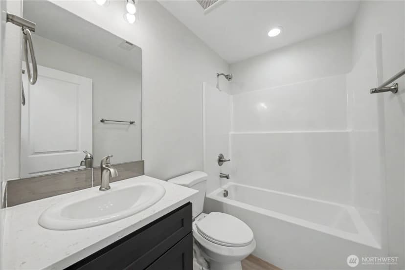 Property photo for 415 N Fifth Avenue, Connell photo 9
