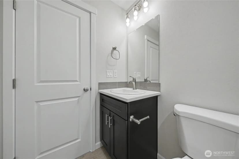 Property photo for 415 N Fifth Avenue, Connell photo 21