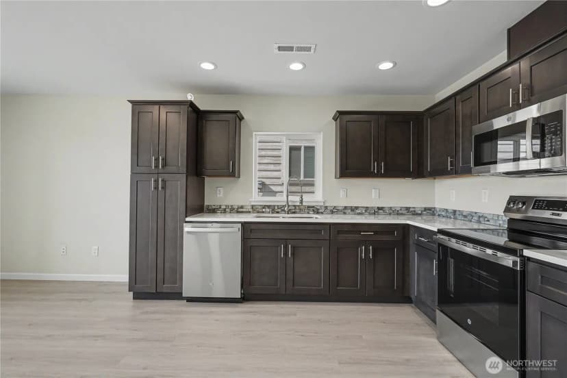Property photo for 415 N Fifth Avenue, Connell photo 5