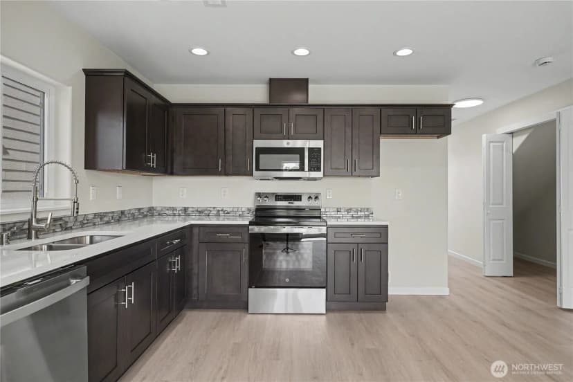 Property photo for 415 N Fifth Avenue, Connell photo 3