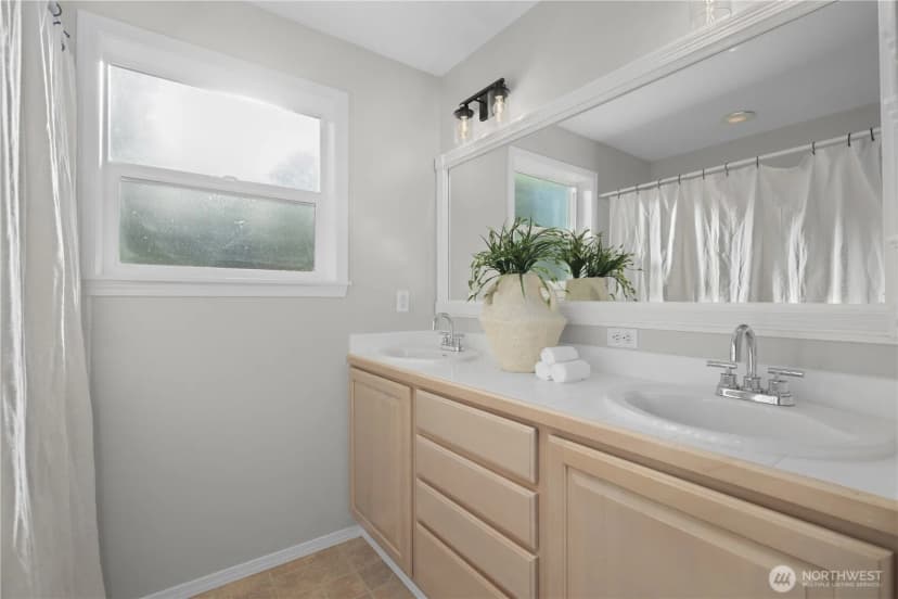 Property photo for 7539 33rd Avenue Ne, Seattle photo 19