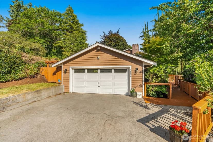 Property photo for 6183 Ne 187th Place, Kenmore photo 2