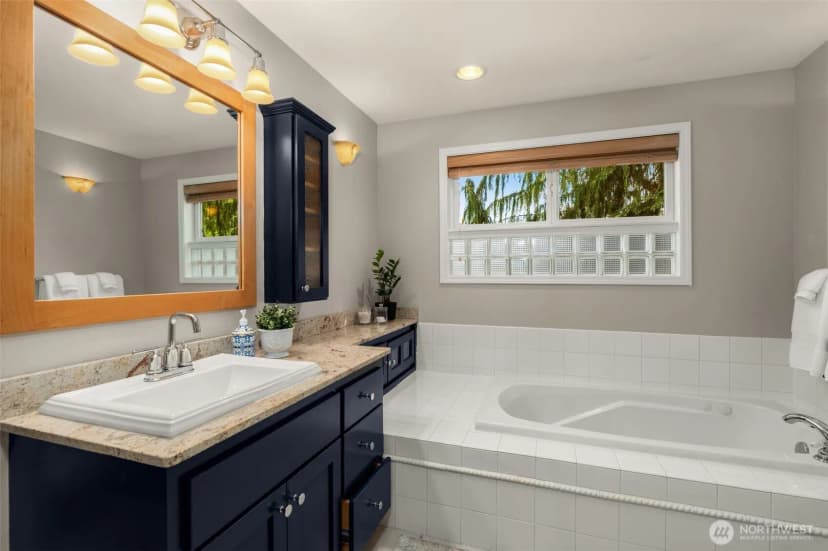 Property photo for 6183 Ne 187th Place, Kenmore photo 24