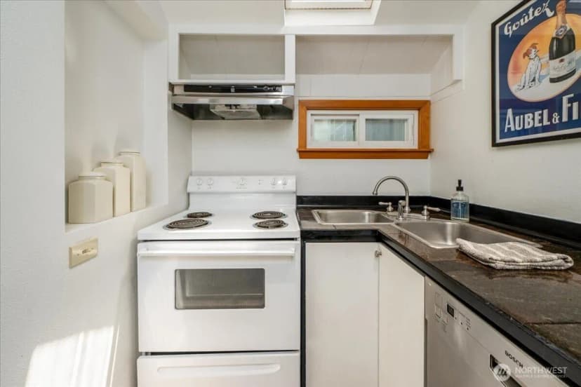 Property photo for 1419 S 129th Street, Burien photo 18
