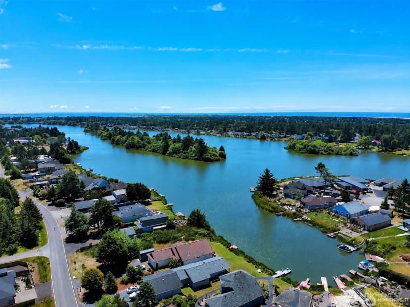 Property photo for 417 Duck Lake Drive Se, Ocean Shores photo 6