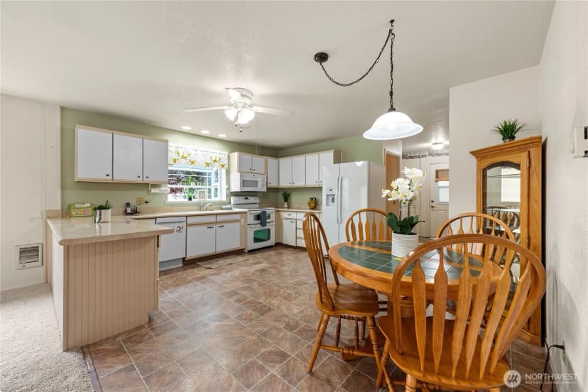 Property photo for 313 Sid Snyder Drive E, Long Beach photo 10