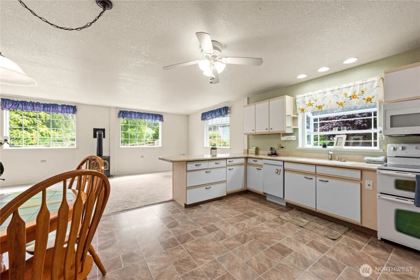 Property photo for 313 Sid Snyder Drive E, Long Beach photo 11
