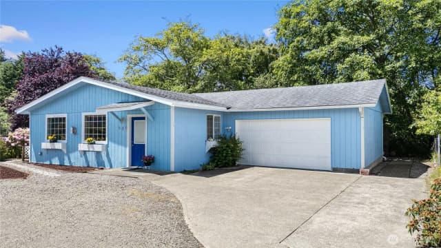 Property photo for 313 Sid Snyder Drive E, Long Beach photo 2