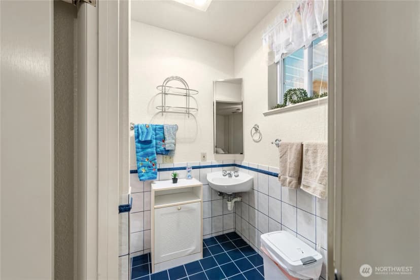 Property photo for 313 Sid Snyder Drive E, Long Beach photo 15