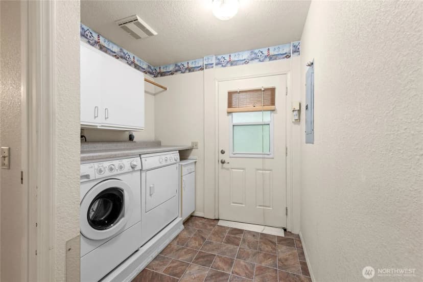 Property photo for 313 Sid Snyder Drive E, Long Beach photo 12