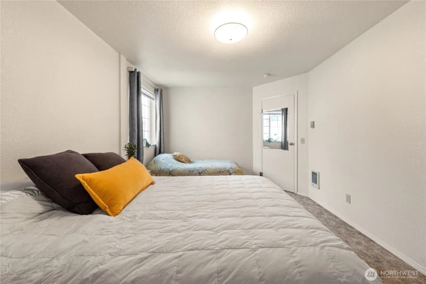 Property photo for 313 Sid Snyder Drive E, Long Beach photo 8