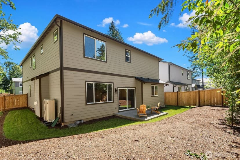 Property photo for 10702 Se 170th Place, Renton photo 16