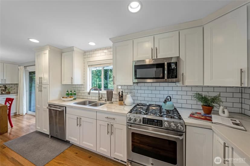 Property photo for 3401 79th Avenue Se, Mercer Island photo 7