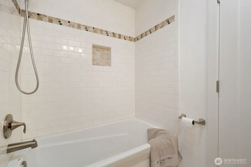 Property photo for 1727 Harbor Avenue Sw #n401, Seattle photo 23