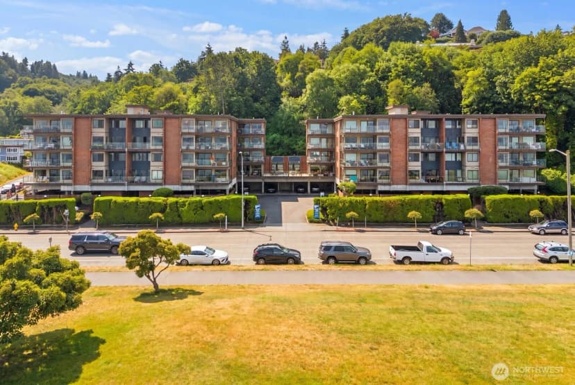 Property photo for 1727 Harbor Avenue Sw #n401, Seattle