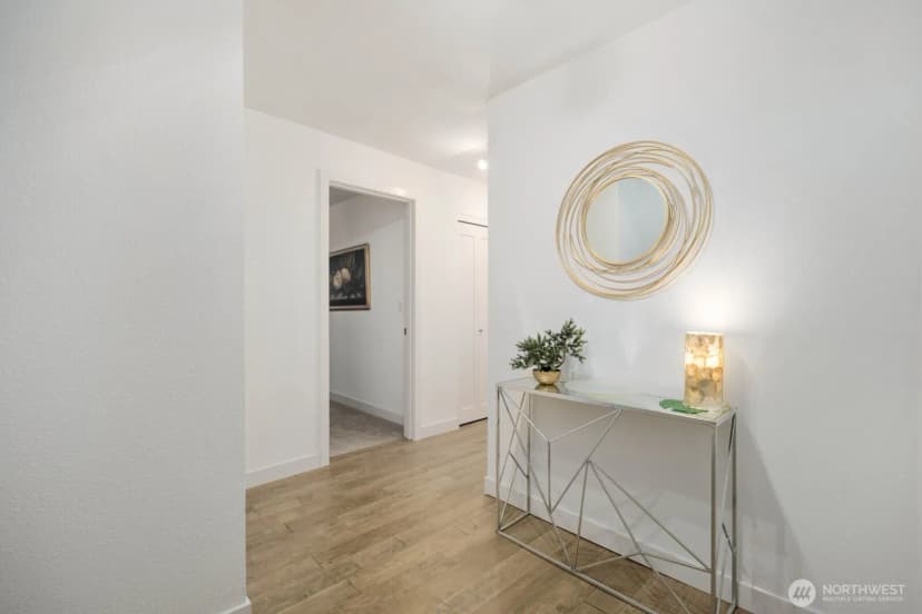 Property photo for 1727 Harbor Avenue Sw #n401, Seattle photo 2