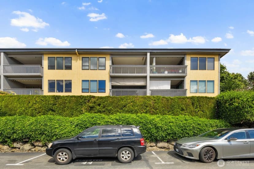 Property photo for 11630 100th Avenue Ne #b319, Kirkland photo 32