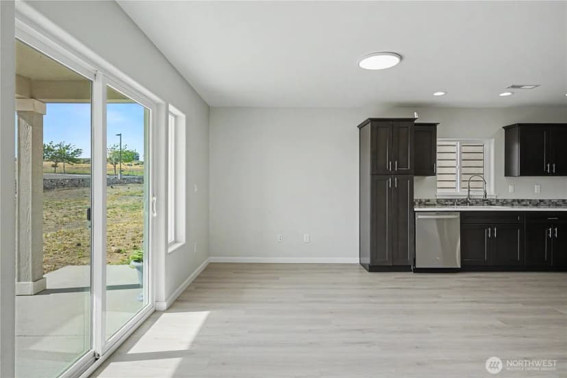 Property photo for 455 N Fifth Avenue, Connell photo 7
