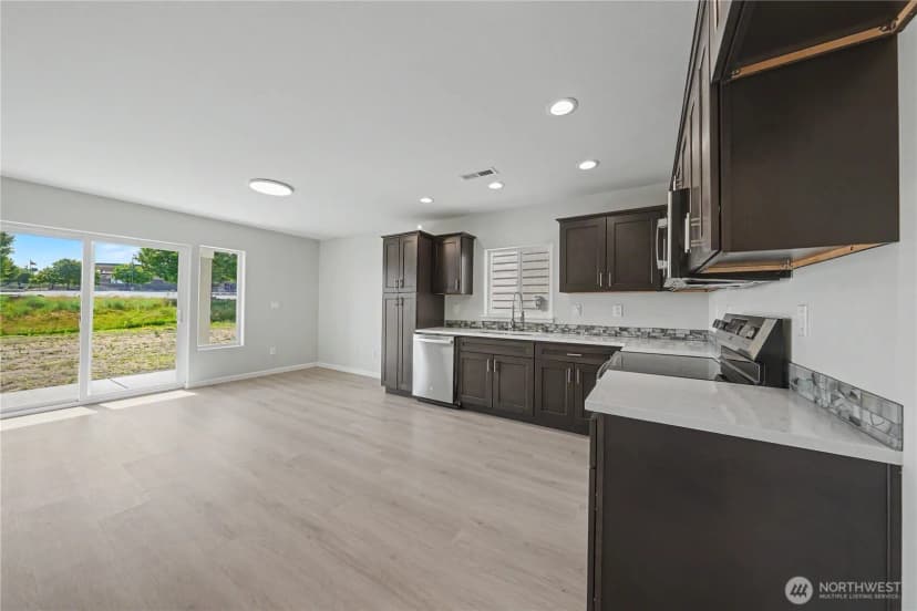 Property photo for 455 N Fifth Avenue, Connell photo 5