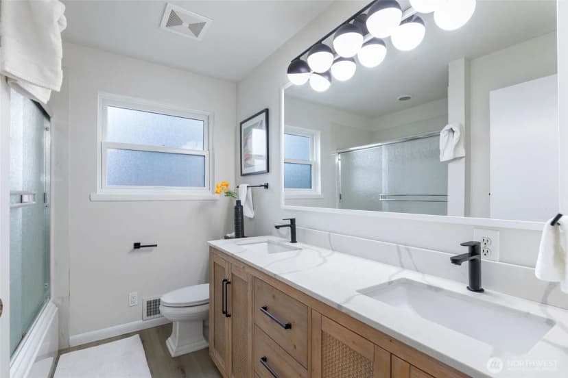 Property photo for 16532 34th Avenue Ne, Lake Forest Park photo 19