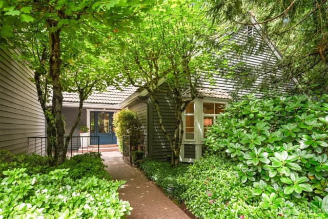 Property photo for 2231 Sahalee Drive E, Sammamish photo 3