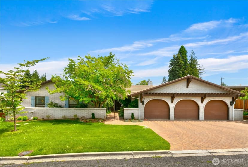 Property photo for 101 Gilbert Drive, Yakima