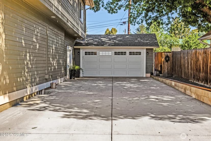 Property photo for 3705 W Chestnut Avenue, Yakima photo 4