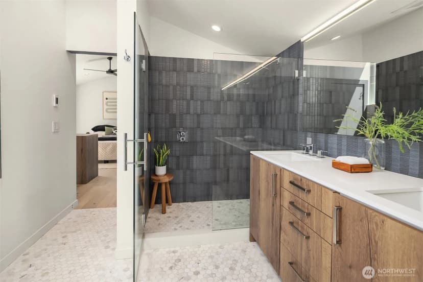 Property photo for 2015 42nd Avenue E, Seattle photo 16