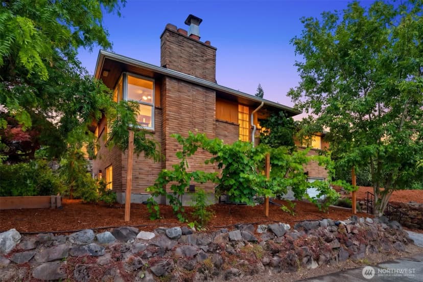 Property photo for 3902 S Genesee Street, Seattle