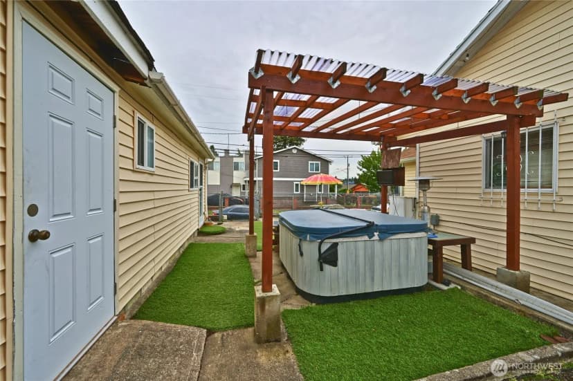 Property photo for 5402 S Cloverdale Street, Seattle photo 11