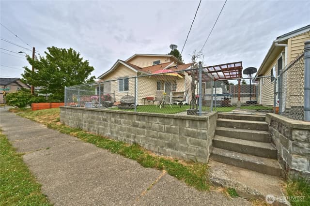 Property photo for 5402 S Cloverdale Street, Seattle photo 4
