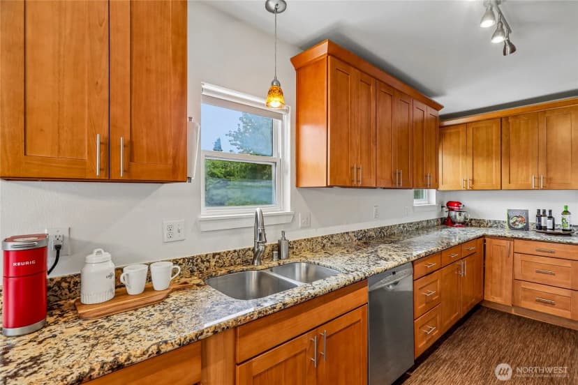 Property photo for 16208 48th Avenue W, Edmonds photo 9