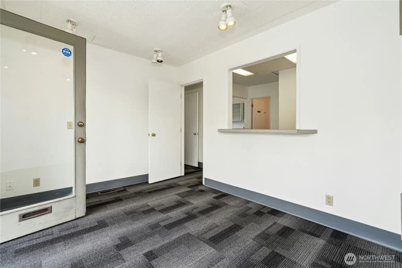 Property photo for 6505 Ne 181st Street, Kenmore photo 10
